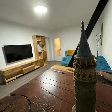 Little Royal غاربسن